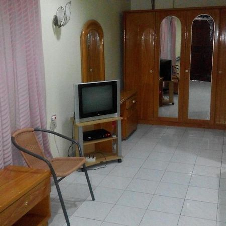 Melissa Palace Hotel And Karaoke Parapat Ngoại thất bức ảnh
