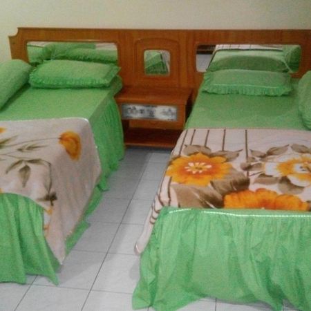 Melissa Palace Hotel And Karaoke Parapat Ngoại thất bức ảnh