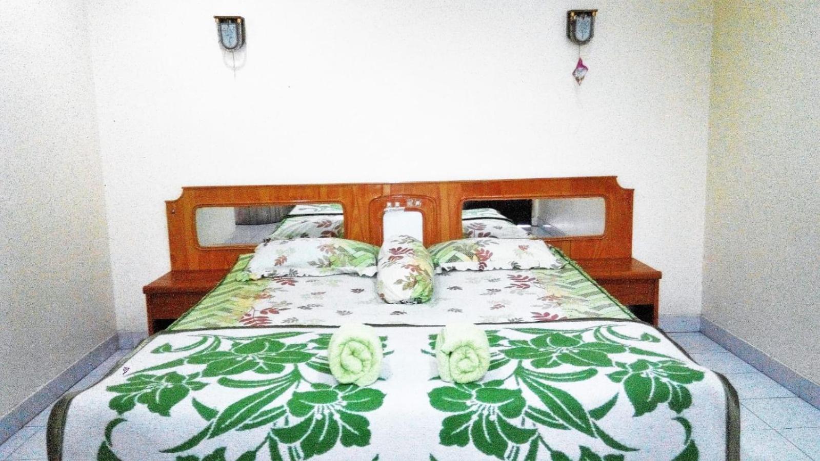 Melissa Palace Hotel And Karaoke Parapat Ngoại thất bức ảnh