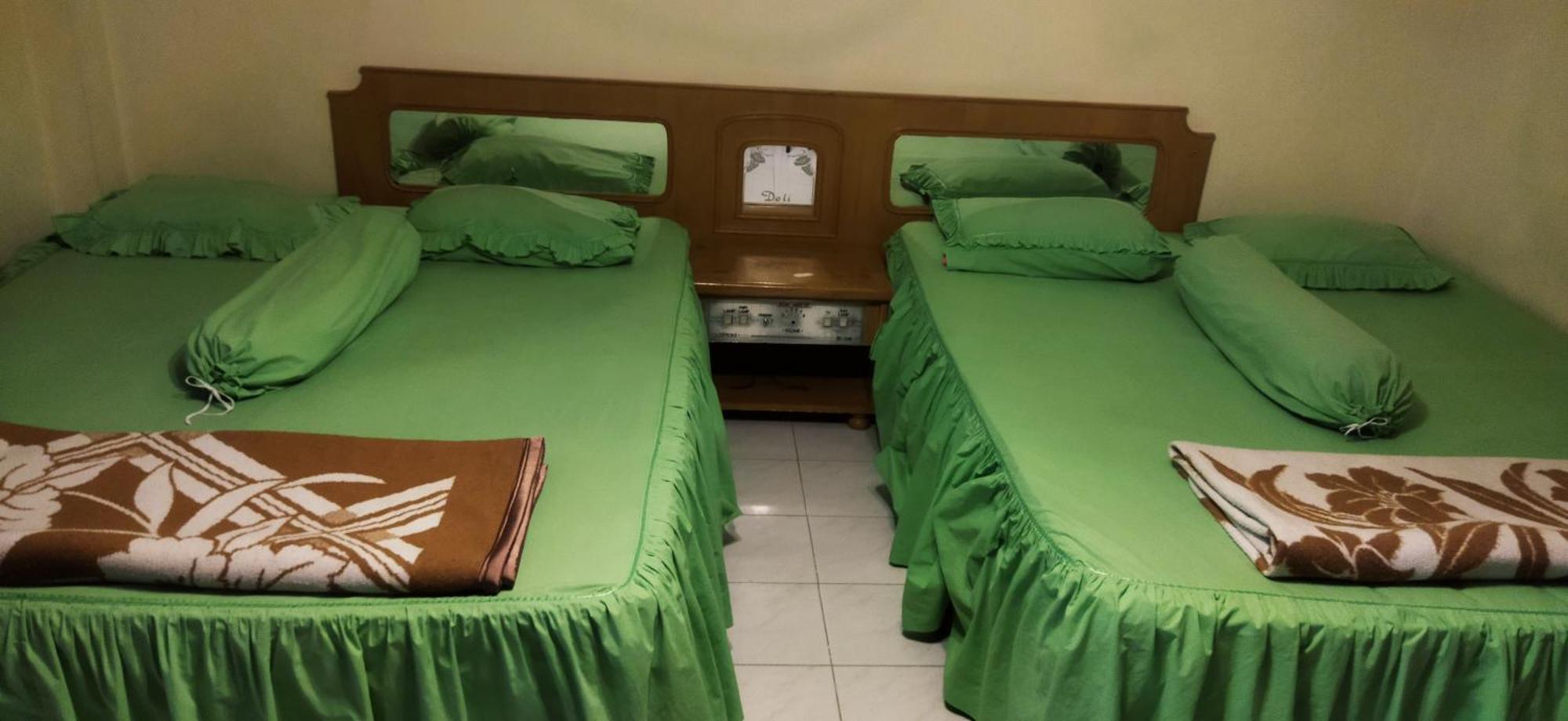 Melissa Palace Hotel And Karaoke Parapat Ngoại thất bức ảnh