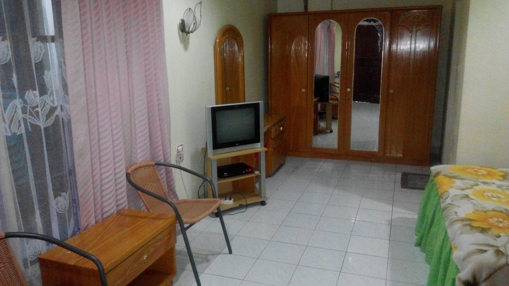 Melissa Palace Hotel And Karaoke Parapat Ngoại thất bức ảnh