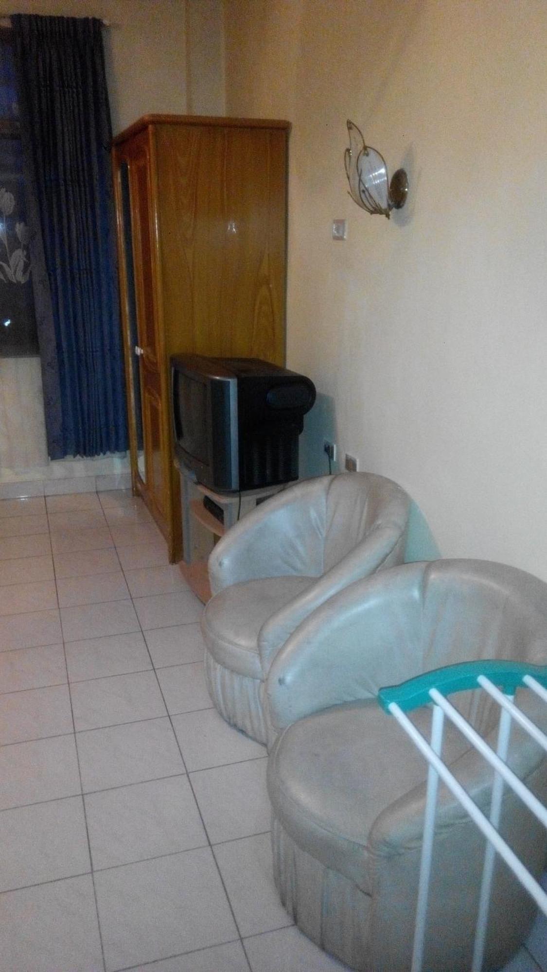 Melissa Palace Hotel And Karaoke Parapat Ngoại thất bức ảnh