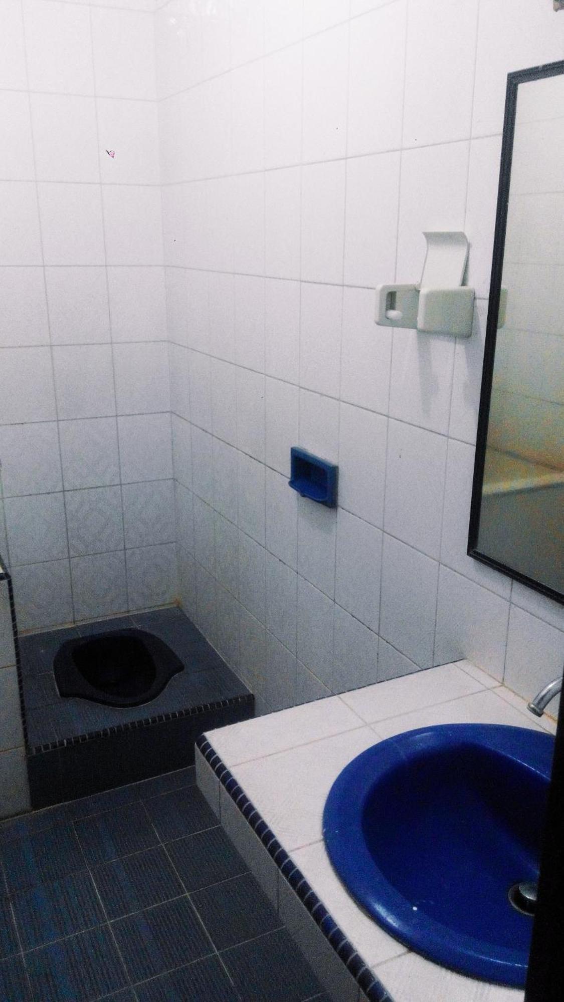 Melissa Palace Hotel And Karaoke Parapat Ngoại thất bức ảnh