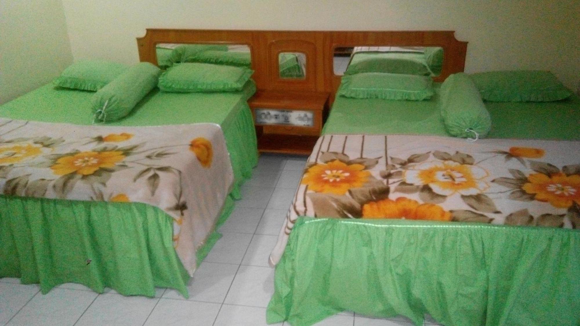 Melissa Palace Hotel And Karaoke Parapat Ngoại thất bức ảnh