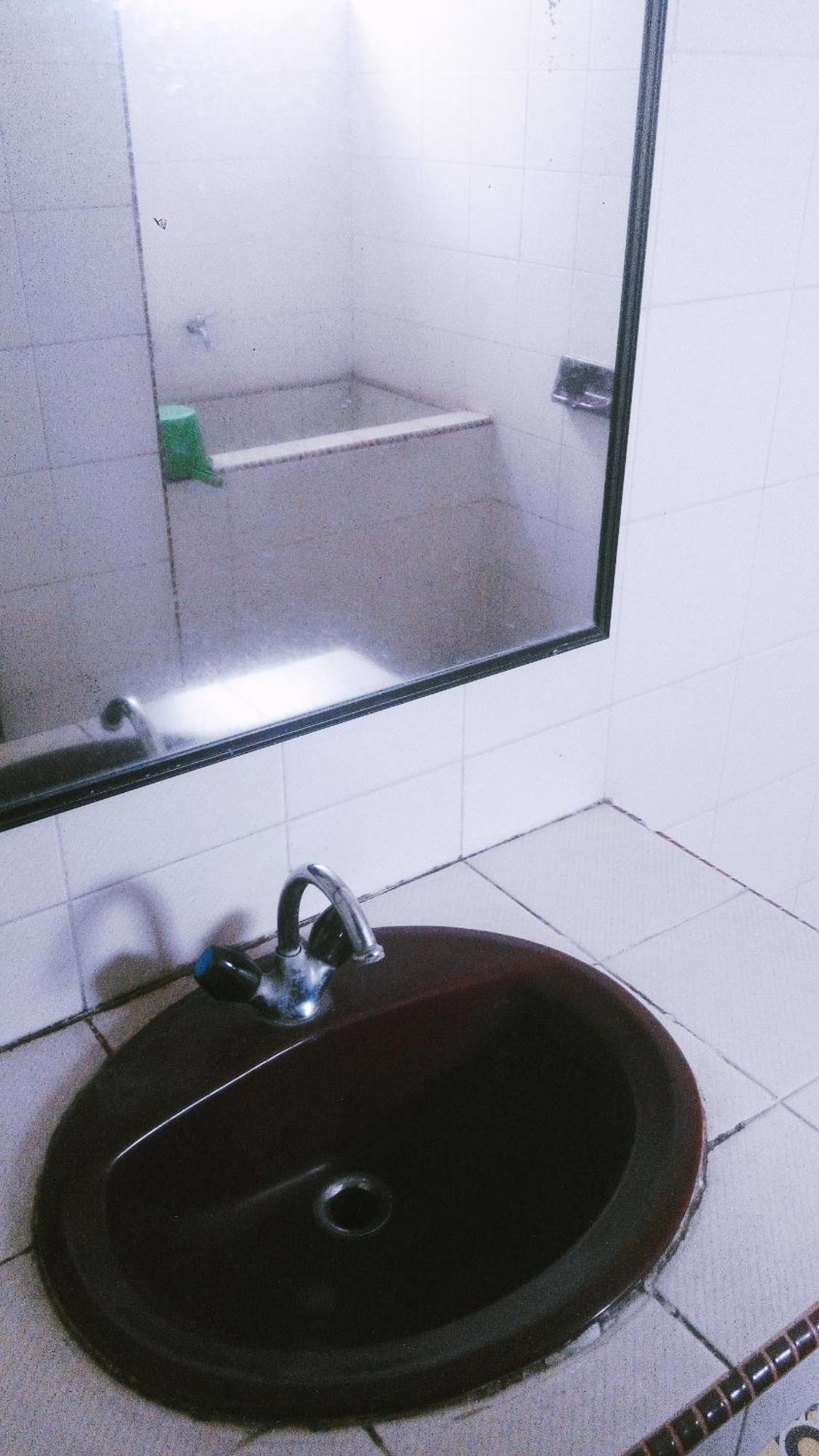 Melissa Palace Hotel And Karaoke Parapat Ngoại thất bức ảnh