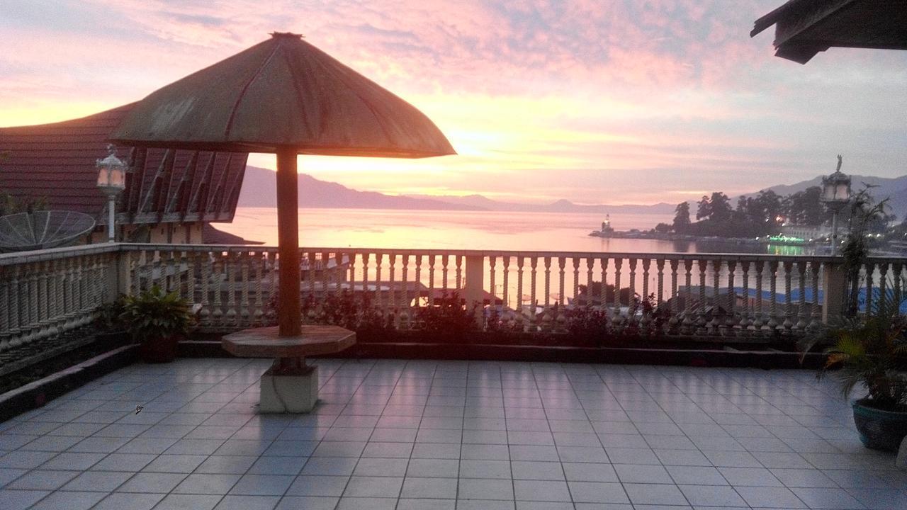 Melissa Palace Hotel And Karaoke Parapat Ngoại thất bức ảnh