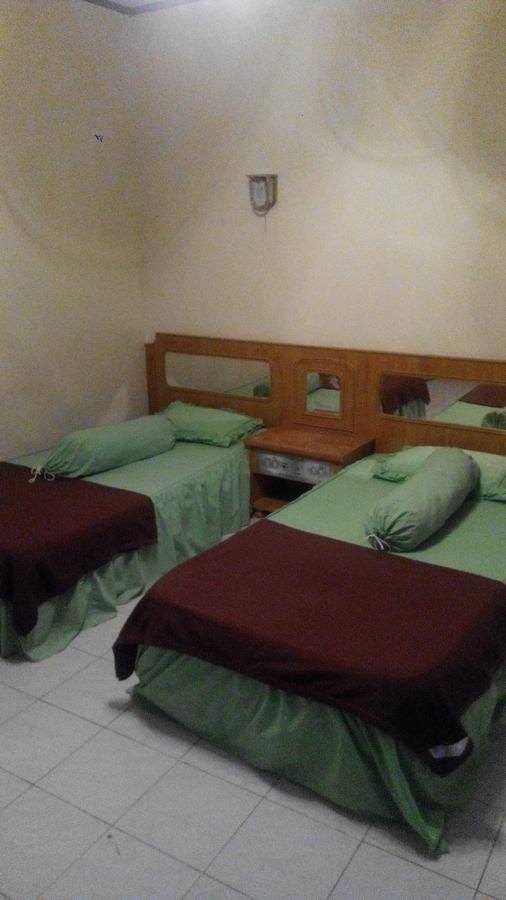 Melissa Palace Hotel And Karaoke Parapat Ngoại thất bức ảnh
