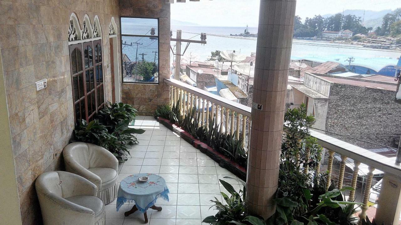 Melissa Palace Hotel And Karaoke Parapat Ngoại thất bức ảnh