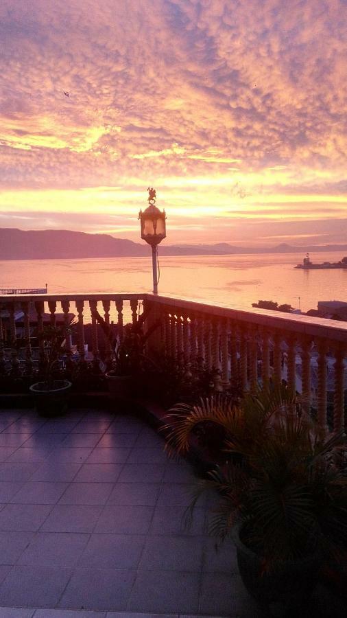 Melissa Palace Hotel And Karaoke Parapat Ngoại thất bức ảnh